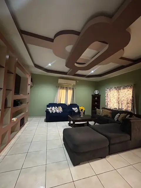 Casa de 2 niveles con piscina en Residencial El Naranjal, Puerto Cortés — foto 3