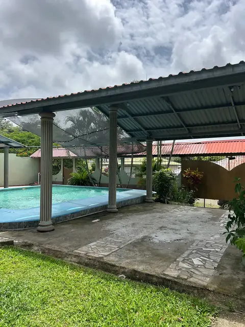 Casa de 2 niveles con piscina en Residencial El Naranjal, Puerto Cortés — foto 4